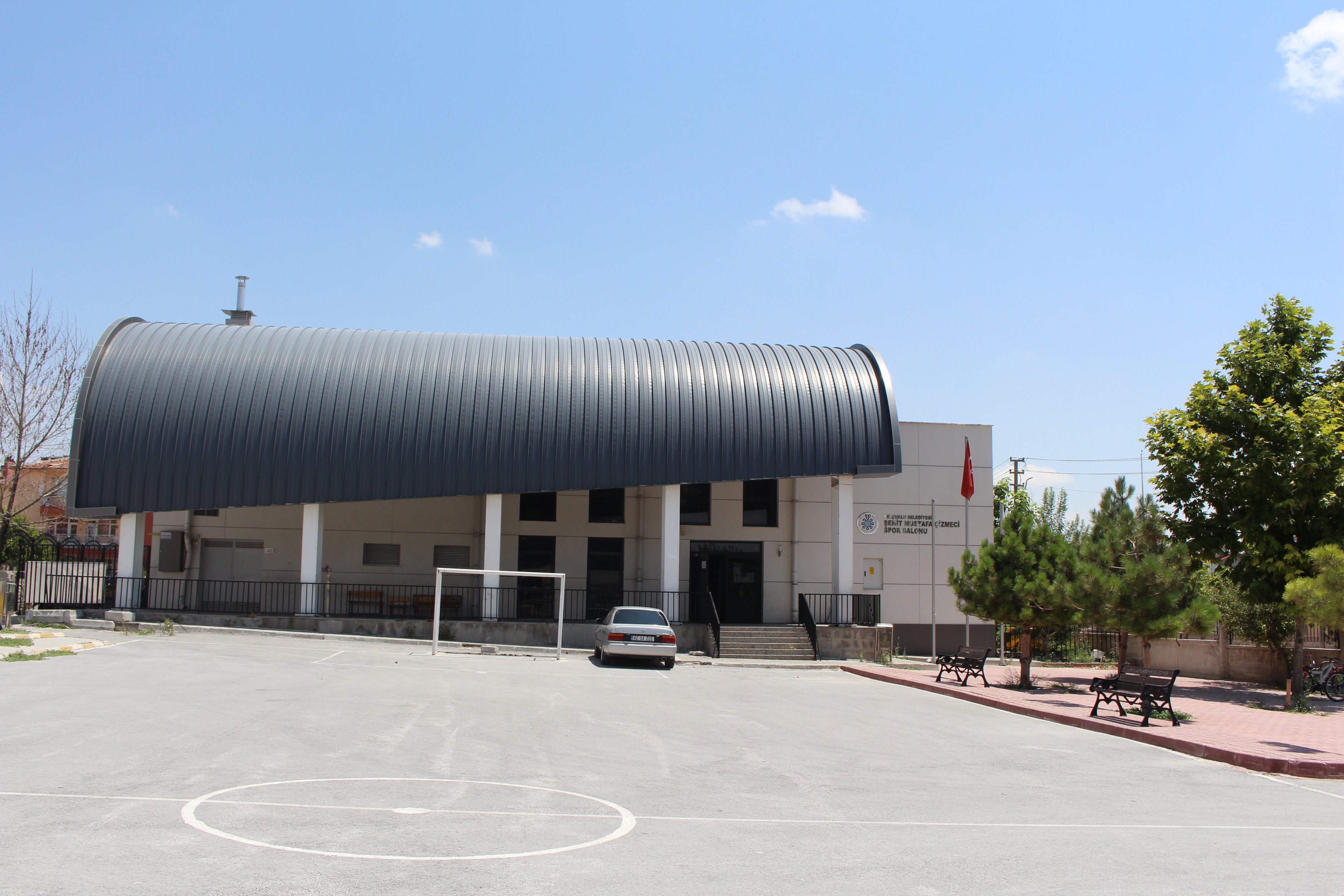 Şehit Mustafa Çizmeci Spor Salonu